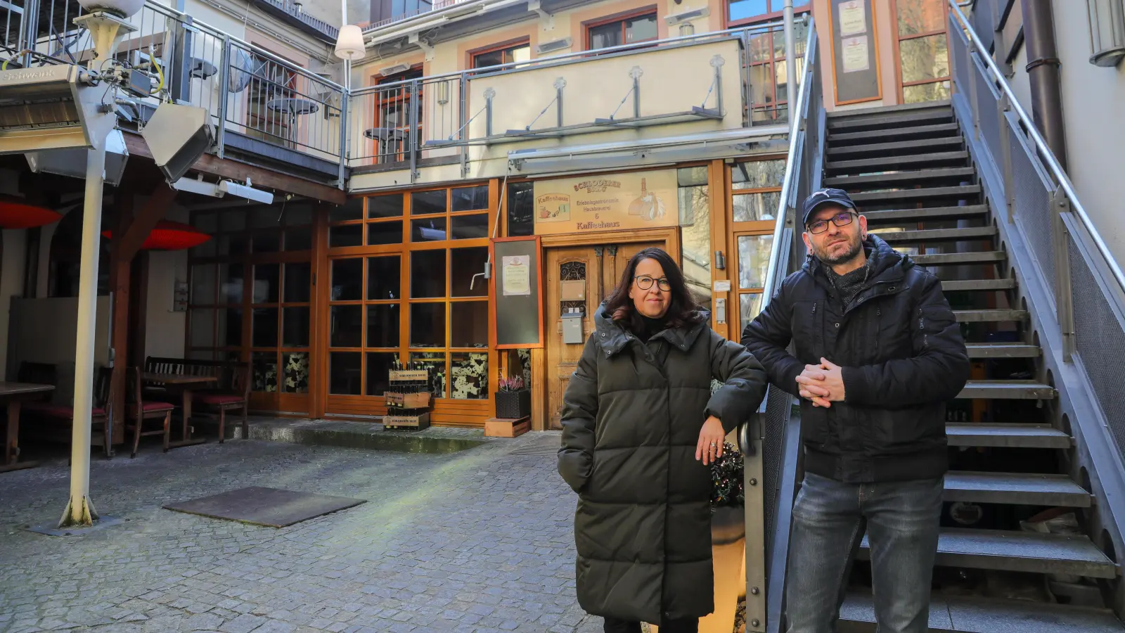 Doris Herbrich und Dirk Scheffel halten den Schloderer-Innenhof in Amberg am Leben. (Bild: Wolfgang Steinbacher)