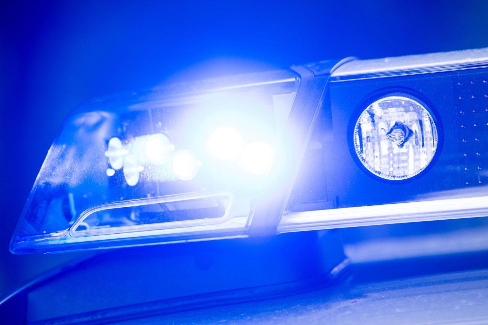 Passanten werden in Ansbach mit einer Soft-Air-Waffe beschossen. (Symbolbild) (Bild: Lino Mirgeler/dpa)