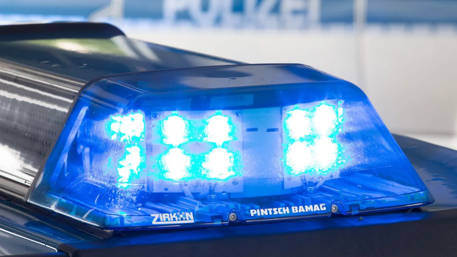 Die Polizei berichtet von einem Brand in Atzmannsricht (Gemeinde Gebenbach). (Symbolbild: Friso Gentsch/dpa)