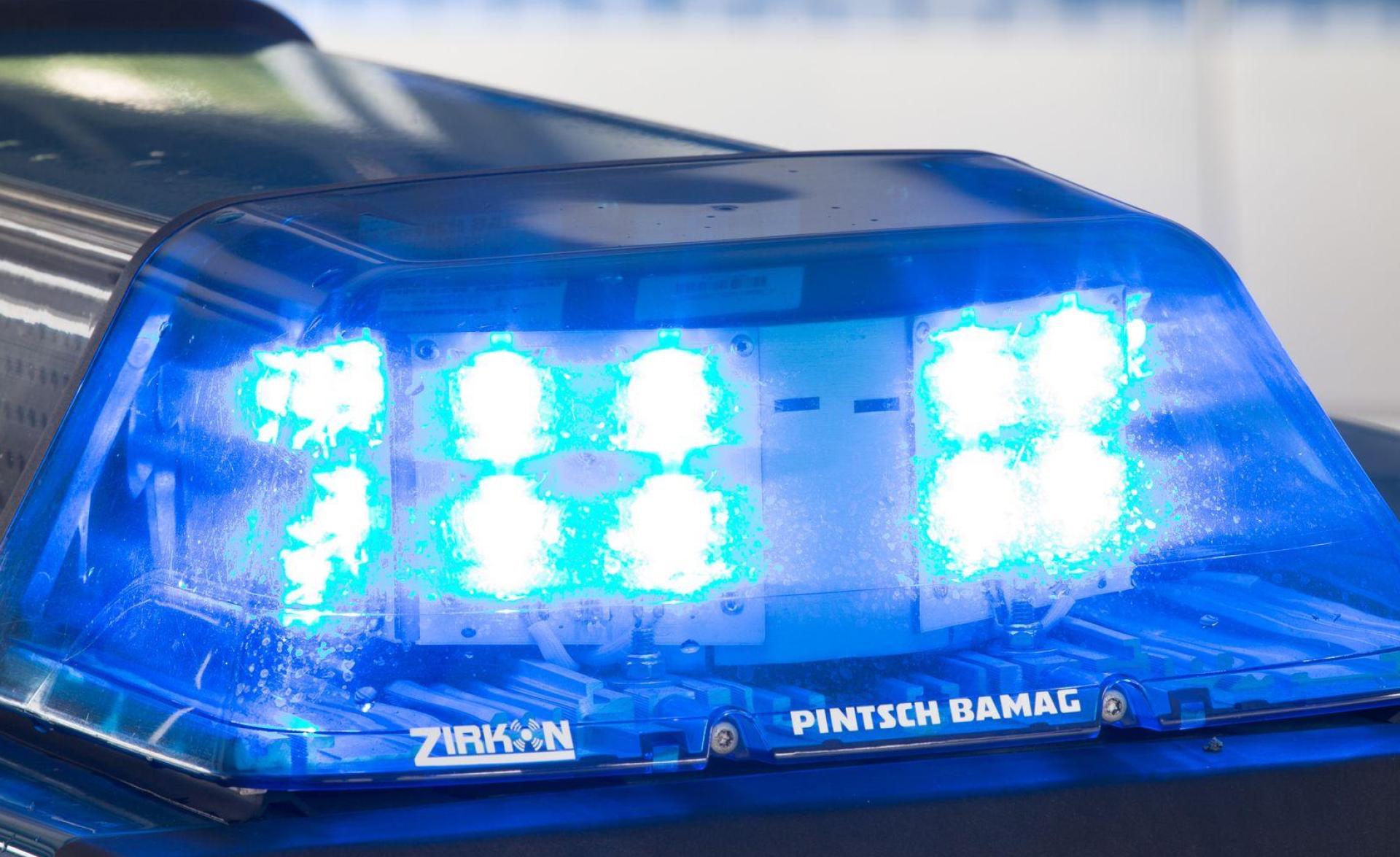 Die Polizei berichtet von einem Brand in Atzmannsricht (Gemeinde Gebenbach). (Symbolbild: Friso Gentsch/dpa)