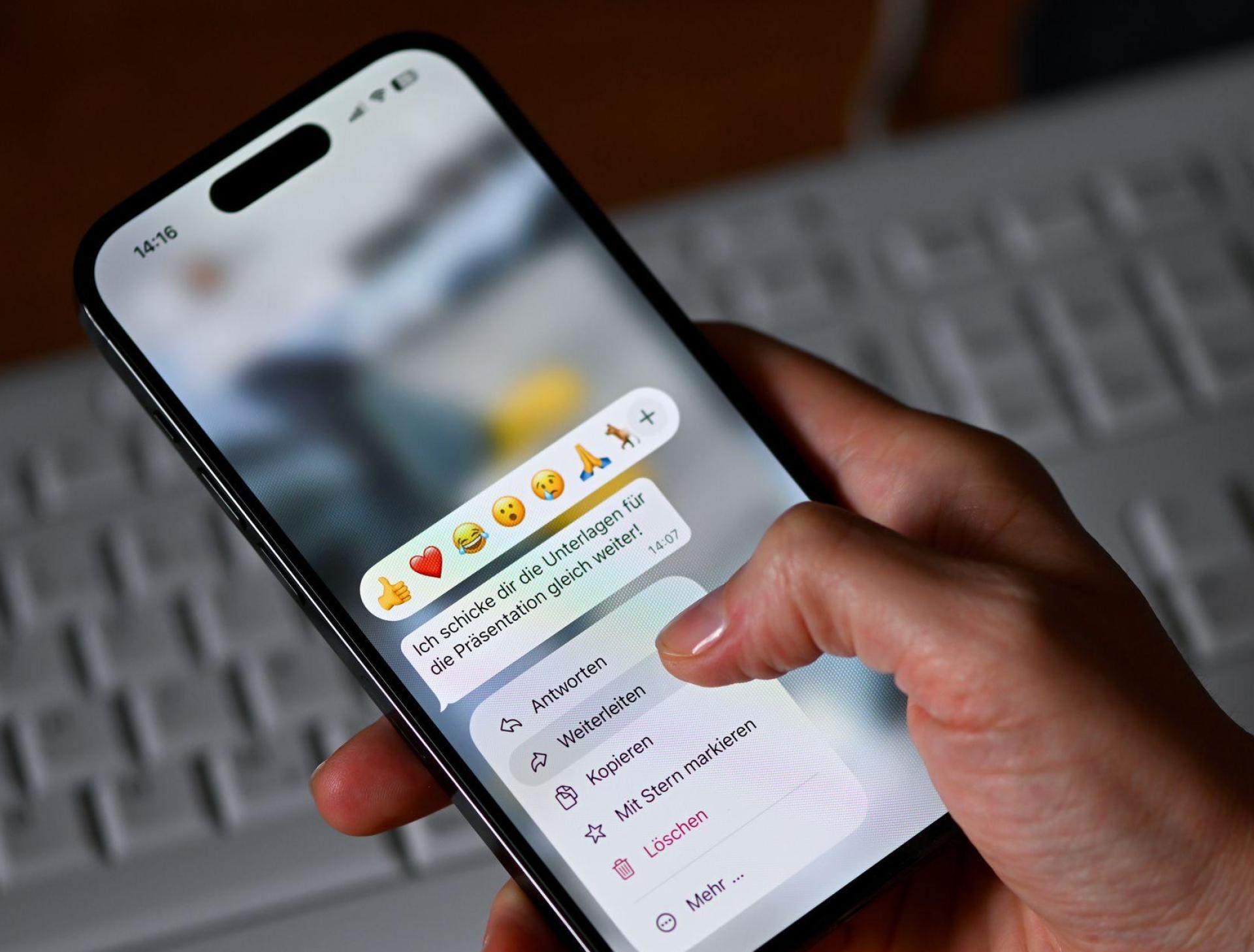 Verstößt das Weiterleiten privater Chat-Nachrichten gegen die Europäische Datenschutzgrundverordnung?  (Symbolbild: Sven Hoppe/dpa)