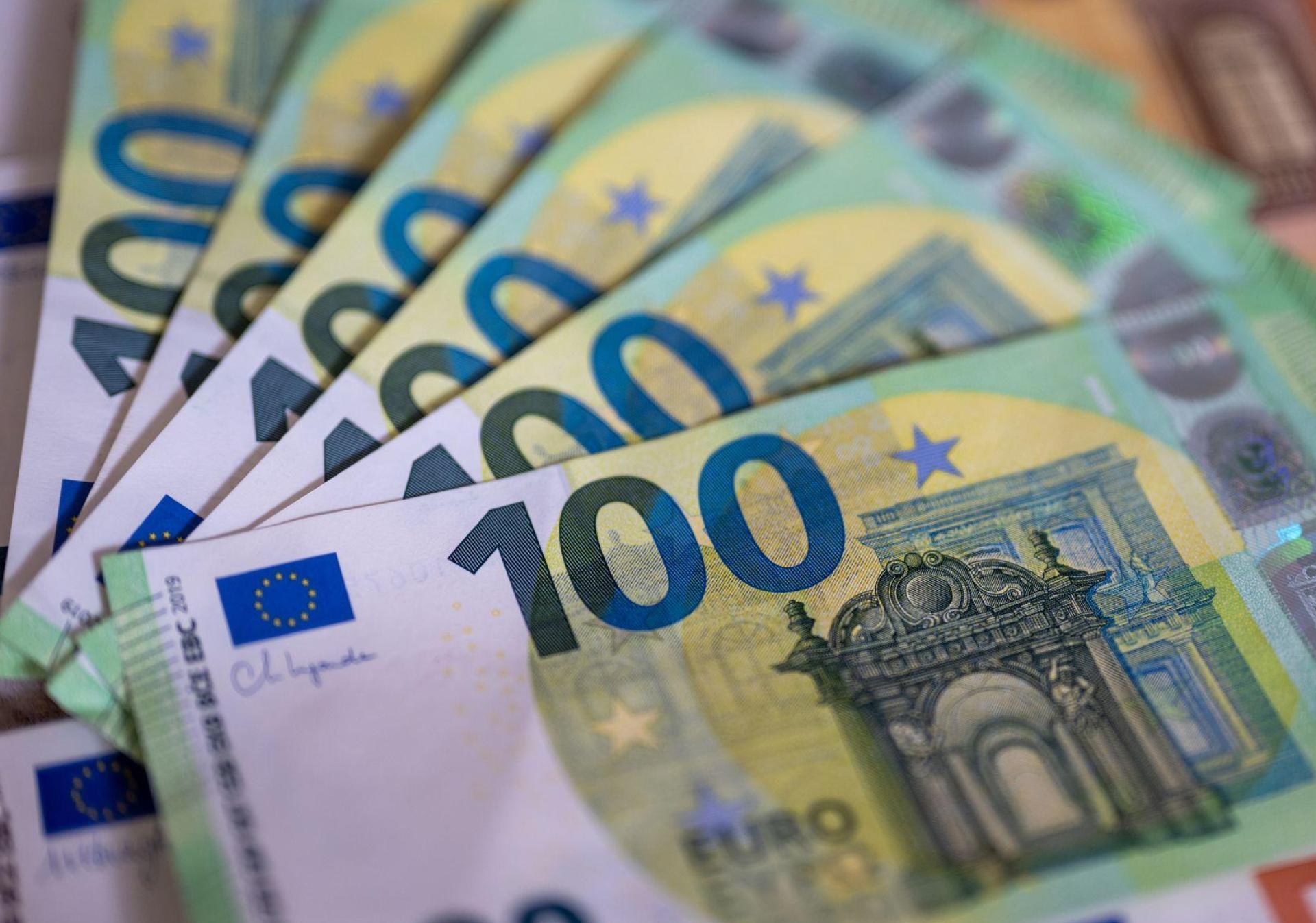 Über 100.000 Euro darf sich ein Mann aus dem Landkreis Amberg-Sulzbach freuen: Diese Summe gewann der 53-Jährige bei der Lotterie „Aktion Mensch”.  (Symbolbild: Monika Skolimowska/dpa)