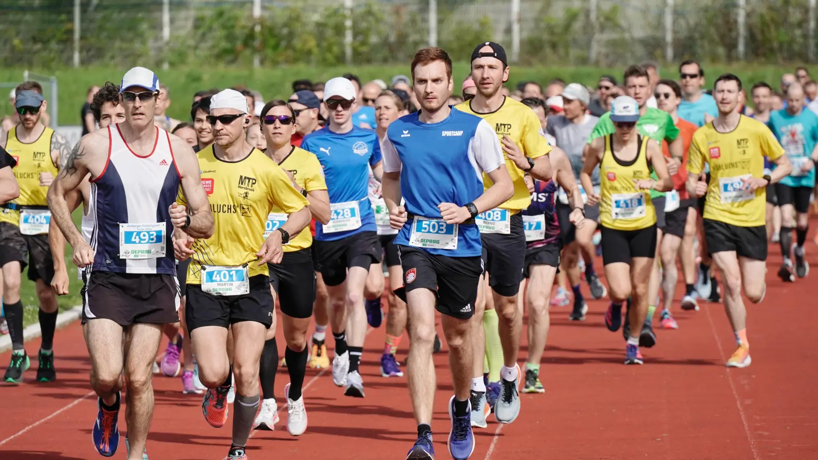 Am 4. Mai startet der Amberger Frühlingslauf im Stadion am Schanzl. (Archivbild: Reiner Fröhlich)