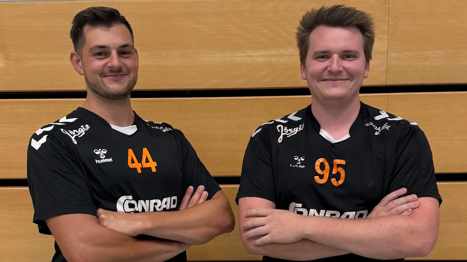 Adrian Meta (links) und Leo Maiwald laufen künftig wieder für die HG Amberg auf. (Bild: zyz)