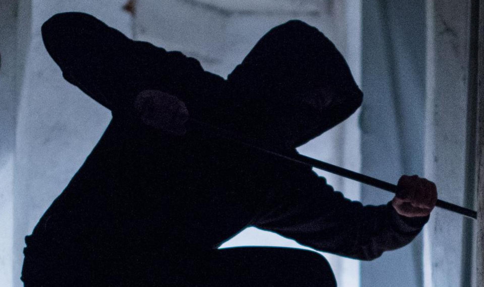 In ein Einfamilienhaus in Axtheid-Berg ist eingebrochen, allerdings nichts gestohlen worden. (Symbolbild: Silas Stein/dpa)