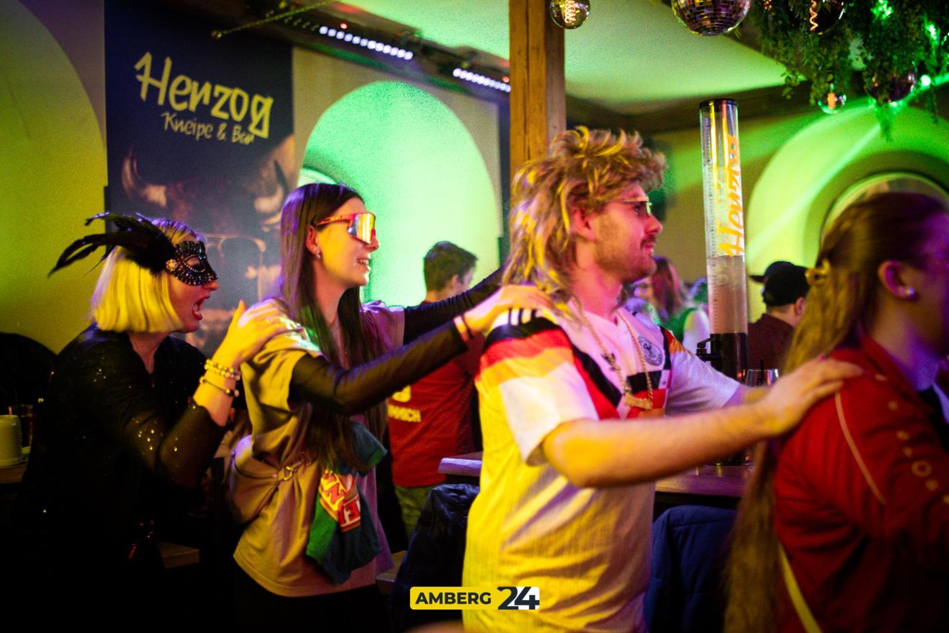 Im „Herzog” in Sulzbach-Rosenberg stieg am Samstag der Hausfasching.  (Bild: Julia Bär)