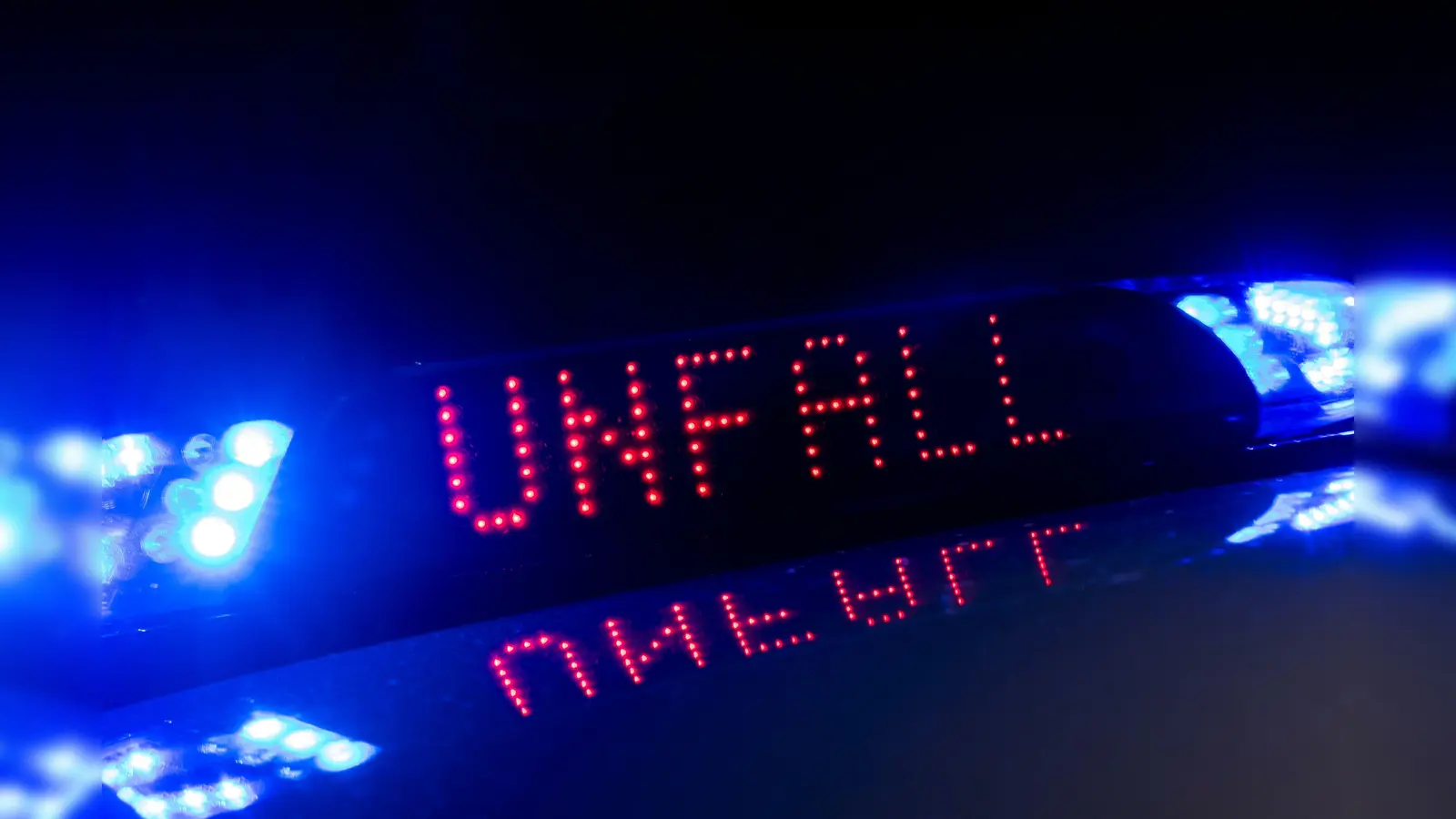 Bei der Abfahrt Amberg-West kam es zu einem Unfall.  (Symbolbild: Monika Skolimowska/ZB/dpa)