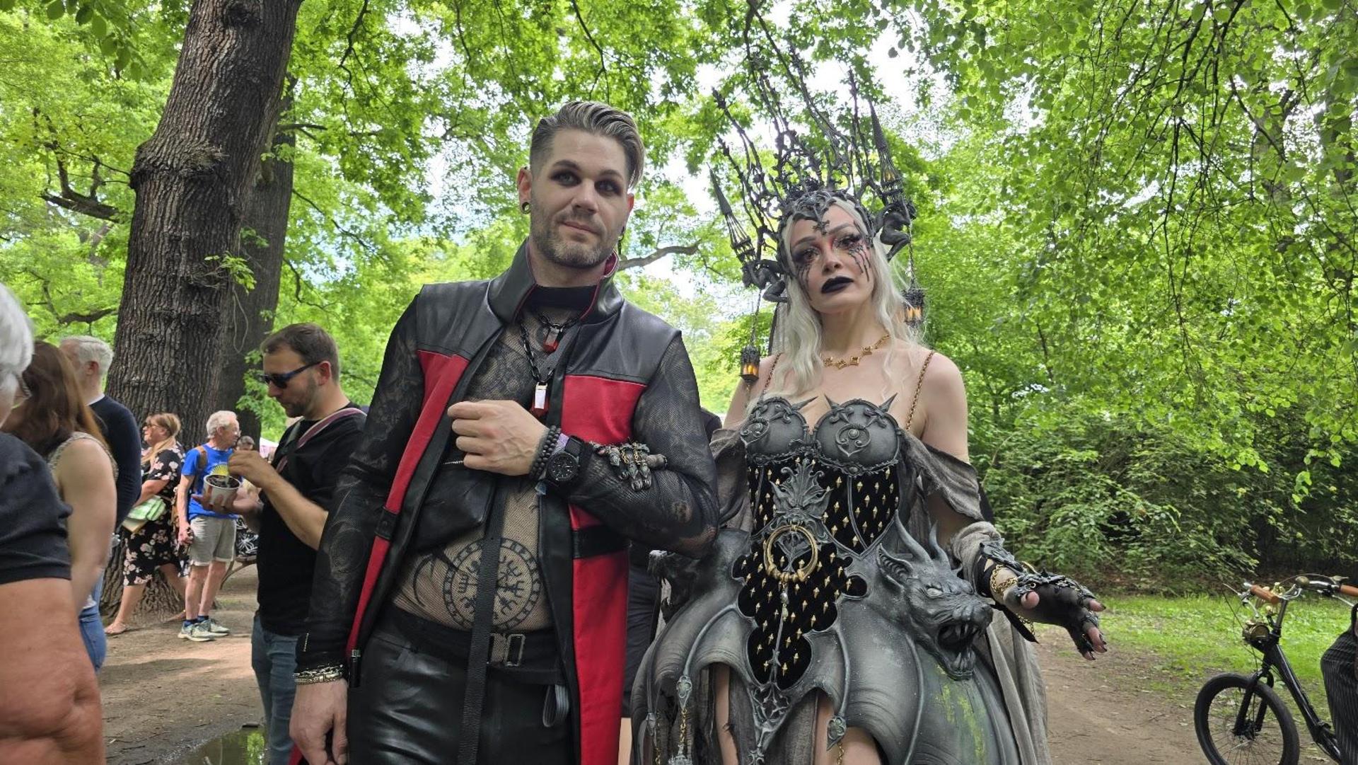 Das viktorianische Picknick beim Wave-Gotik-Treffen in Leipzig begeisterte die Besucher. (Bild: Richard Kirschner)