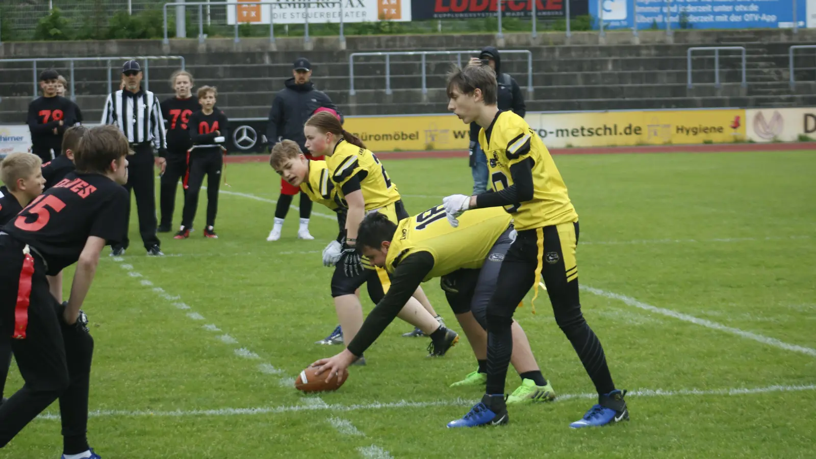 Einen Sieg und eine Niederlage gab es für die Mad Bulldogs Juniors (rechts) im Heimspiel-Doppelpack gegen Neumarkt und Regensburg. (Bild: Michael Sandner/Amberg Mad Bulldogs)