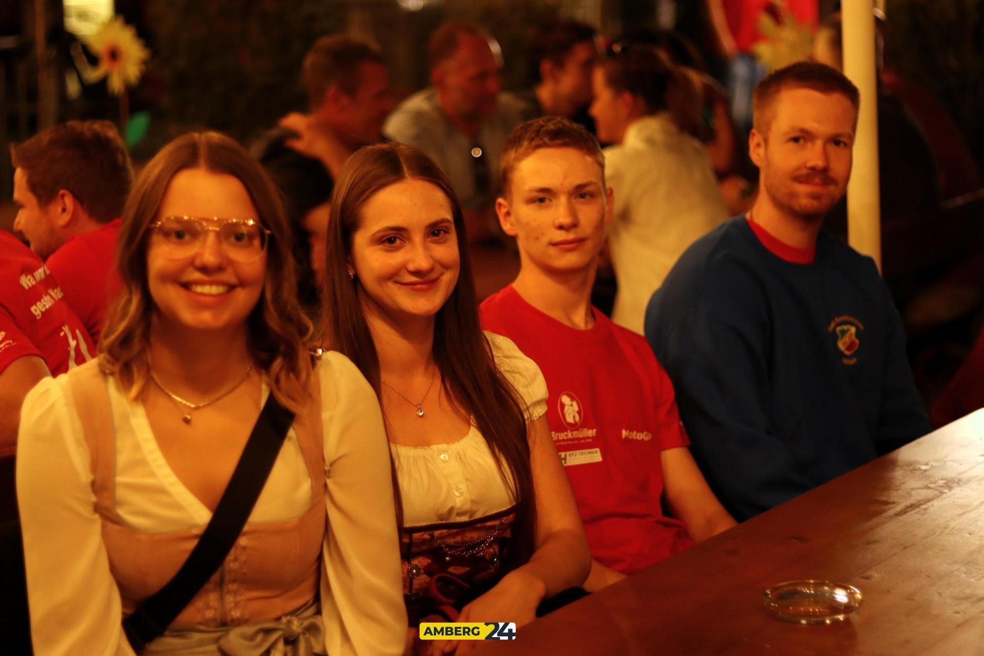 Bei der Kirwa in Raigering gabs gute Laune und bestes Wetter. (Bild: Judith Balleisen)