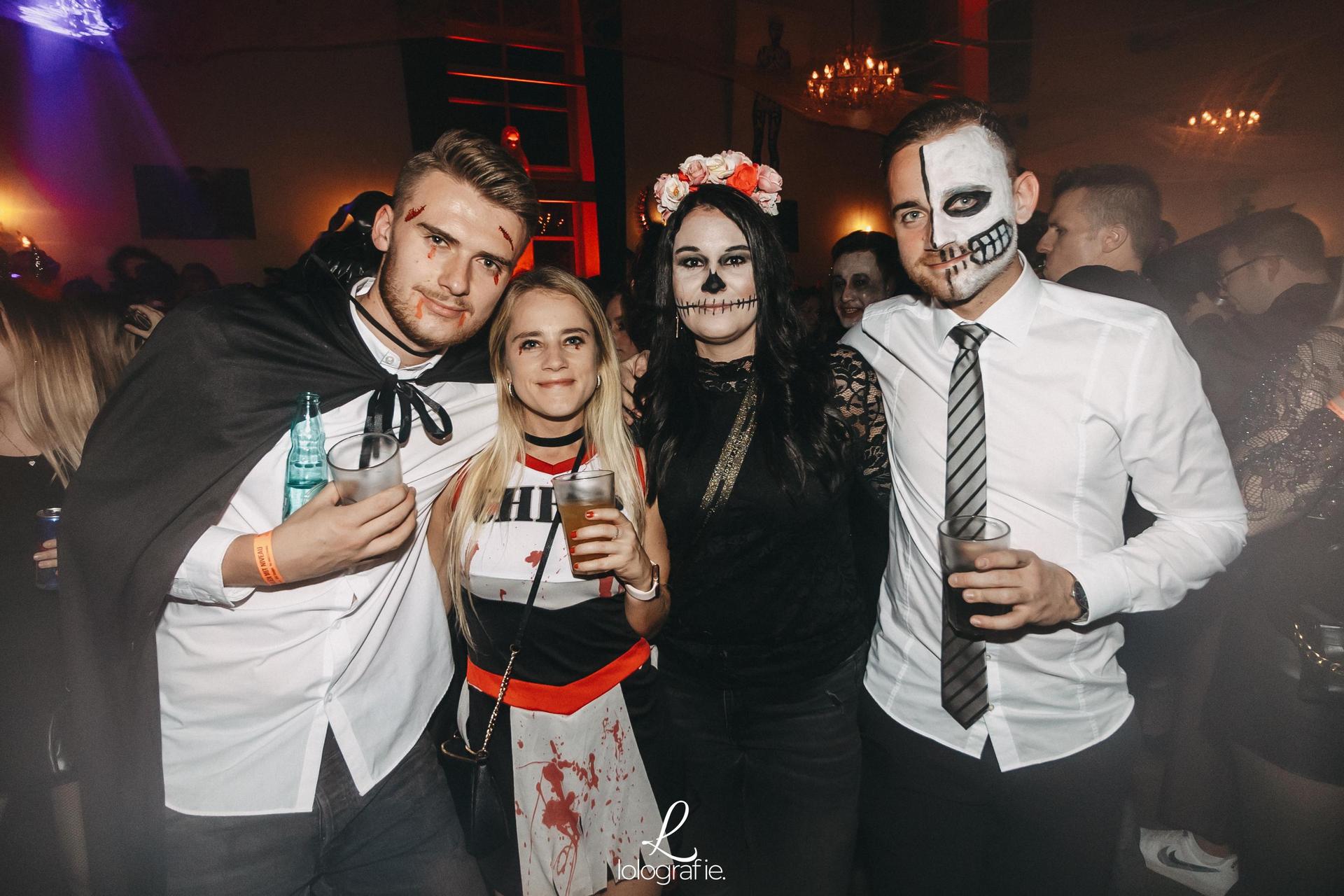 „Creepy Carneval” - das war das Motto der Halloween-Nacht im Casino. Und creepy waren auch viele der Partygäste mit ihren Verkleidungen. (Bild: Leonie Hartung)