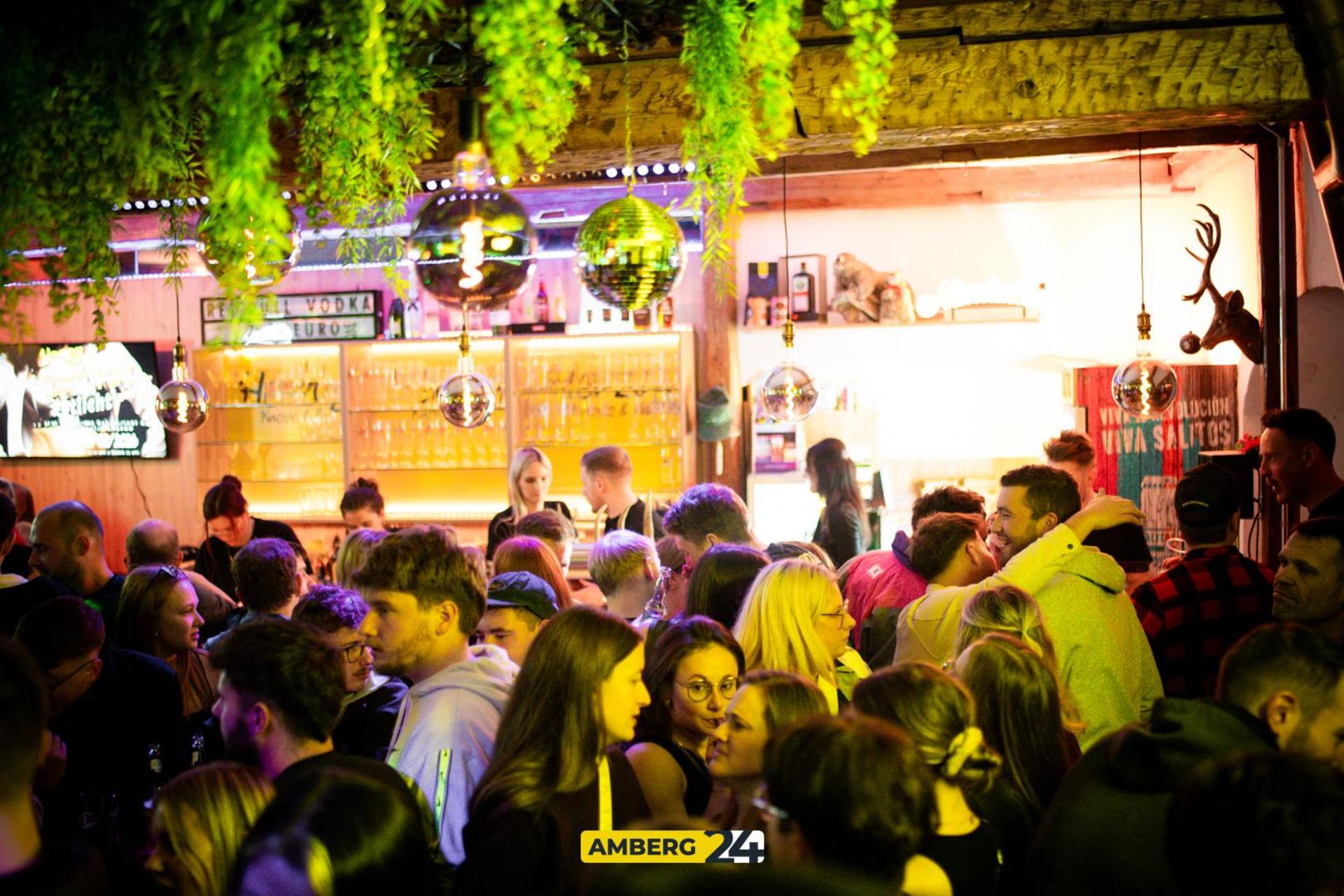 Im „Herzog” in Sulzbach-Rosenberg stieg am Samstag die Hallenmasters Afterparty. (Bild: Julia Bär)