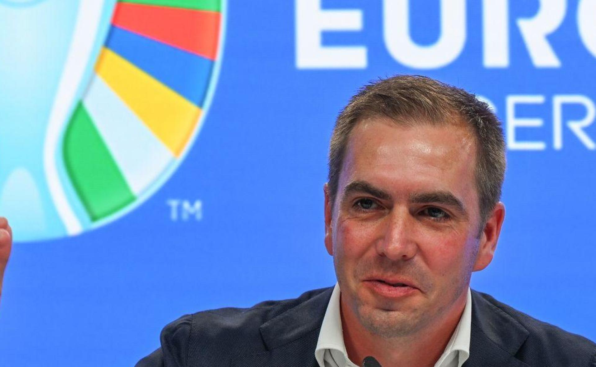 EM-Turnierdirektor Philipp Lahm fordert den Deutschen Fußball-Bund auf, den Millionendeal mit Nike unter anderem für die Förderung des Frauenfußballs zu nutzen. (Bild: Arne Dedert/dpa)