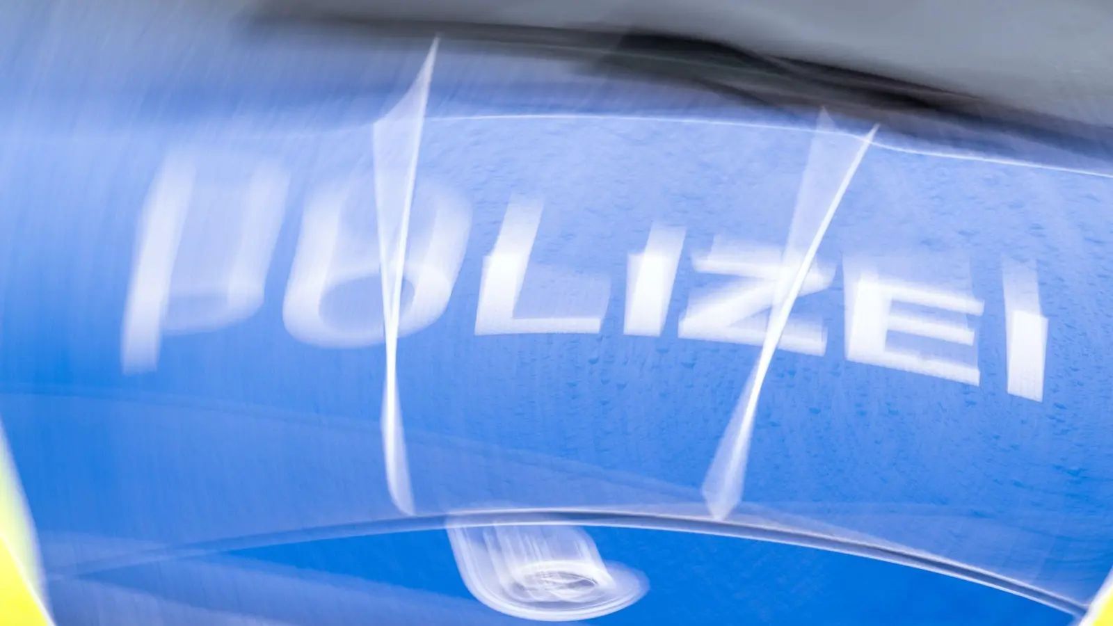 Polizeibeamte haben einen 46-Jährigen aus dem Verkehr gezogen.  (Bild: Soeren Stache/dpa)