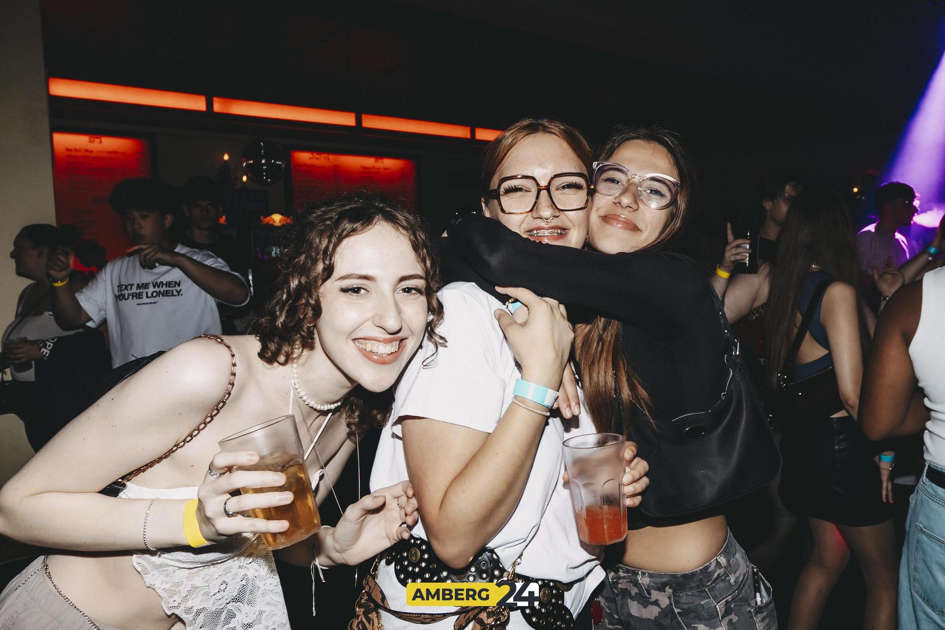 Die Bilder von der School is Over-Party im Casino (Bild: Lolografie)