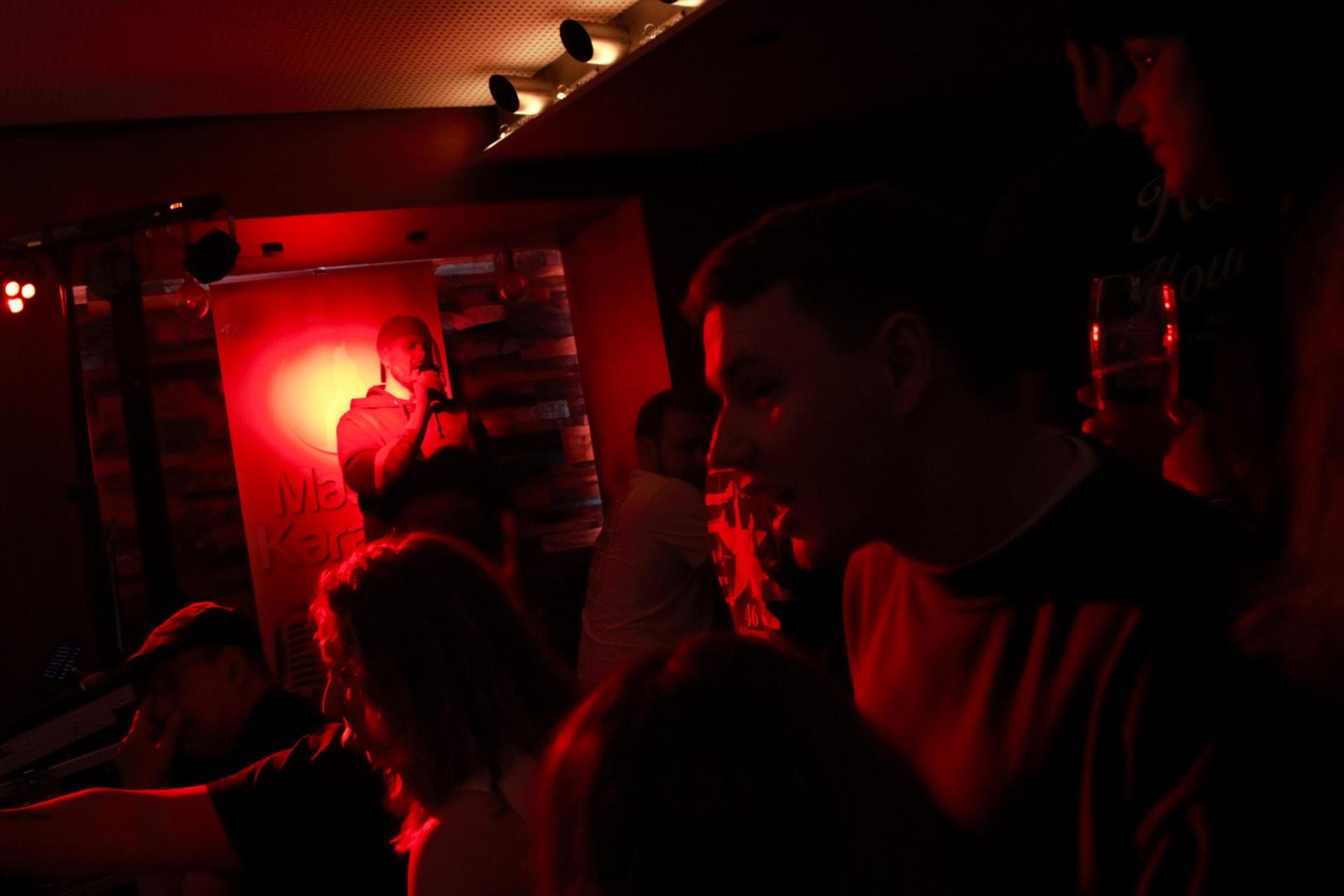 Am Freitag war Karaokeabend im Colomba. (Bild: Marlin Nixdorf)