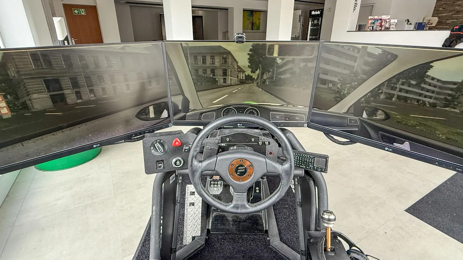 Der Fahrsimulator in der Fahrschule Popel in Amberg.  (Bild: Petra Hartl)