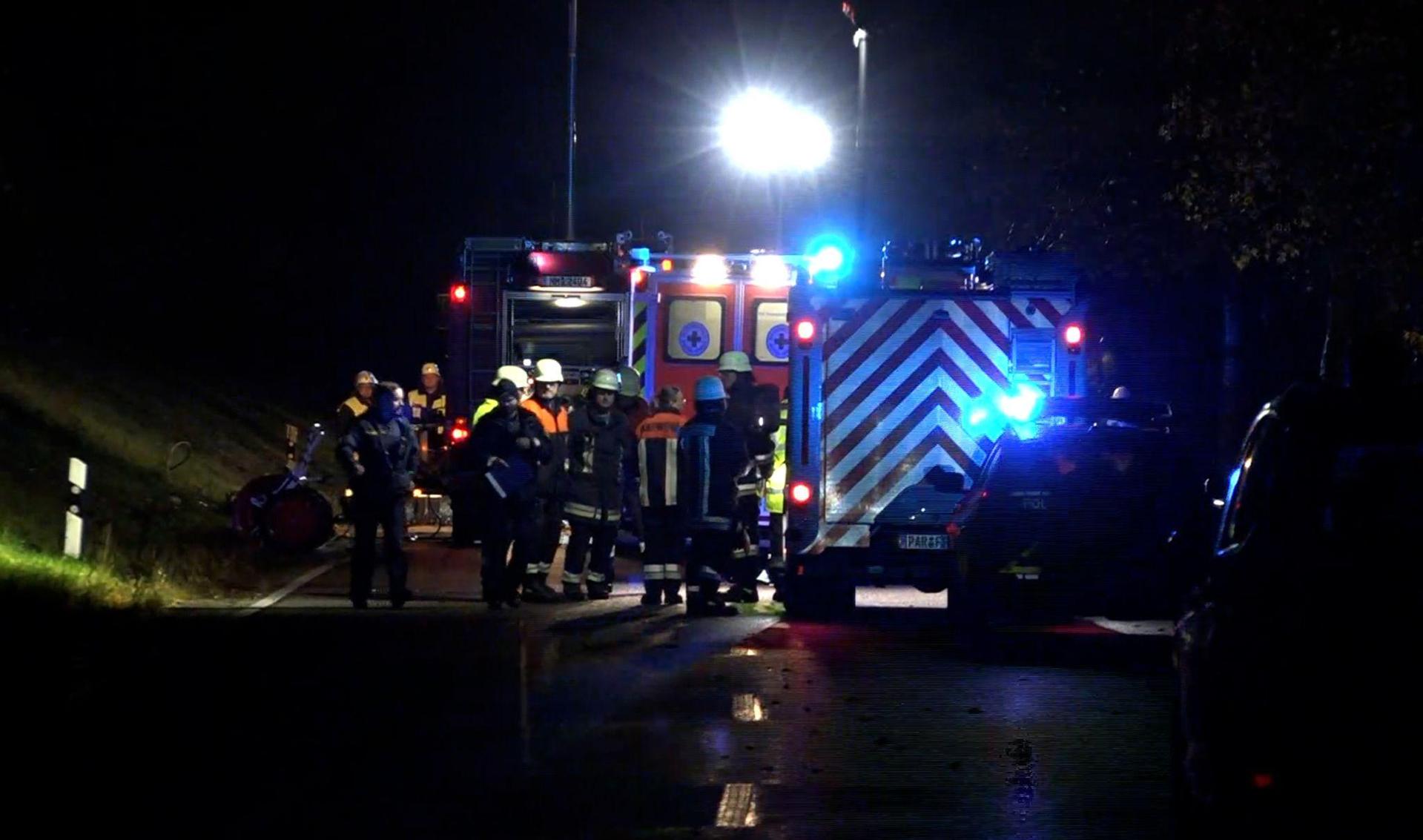 Die beiden Männer starben noch an der Unfallstelle.  (Bild: Moller-Schuh/vifogra/dpa)