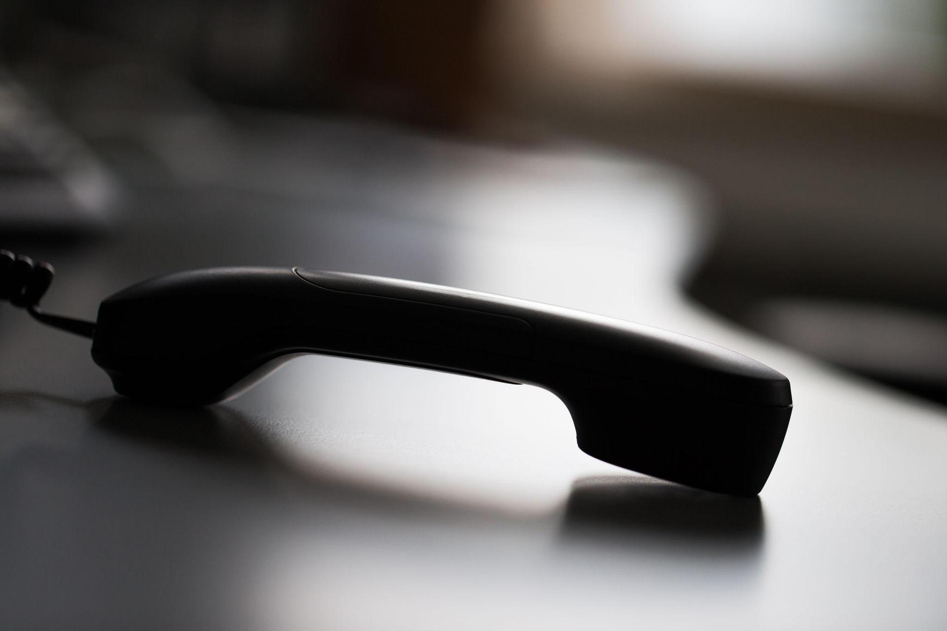 In Edelsfeld ist das Telefon ausgefallen. Die Störung dauert aktuell an. (Symbolbild: Rolf Vennenbernd/dpa)