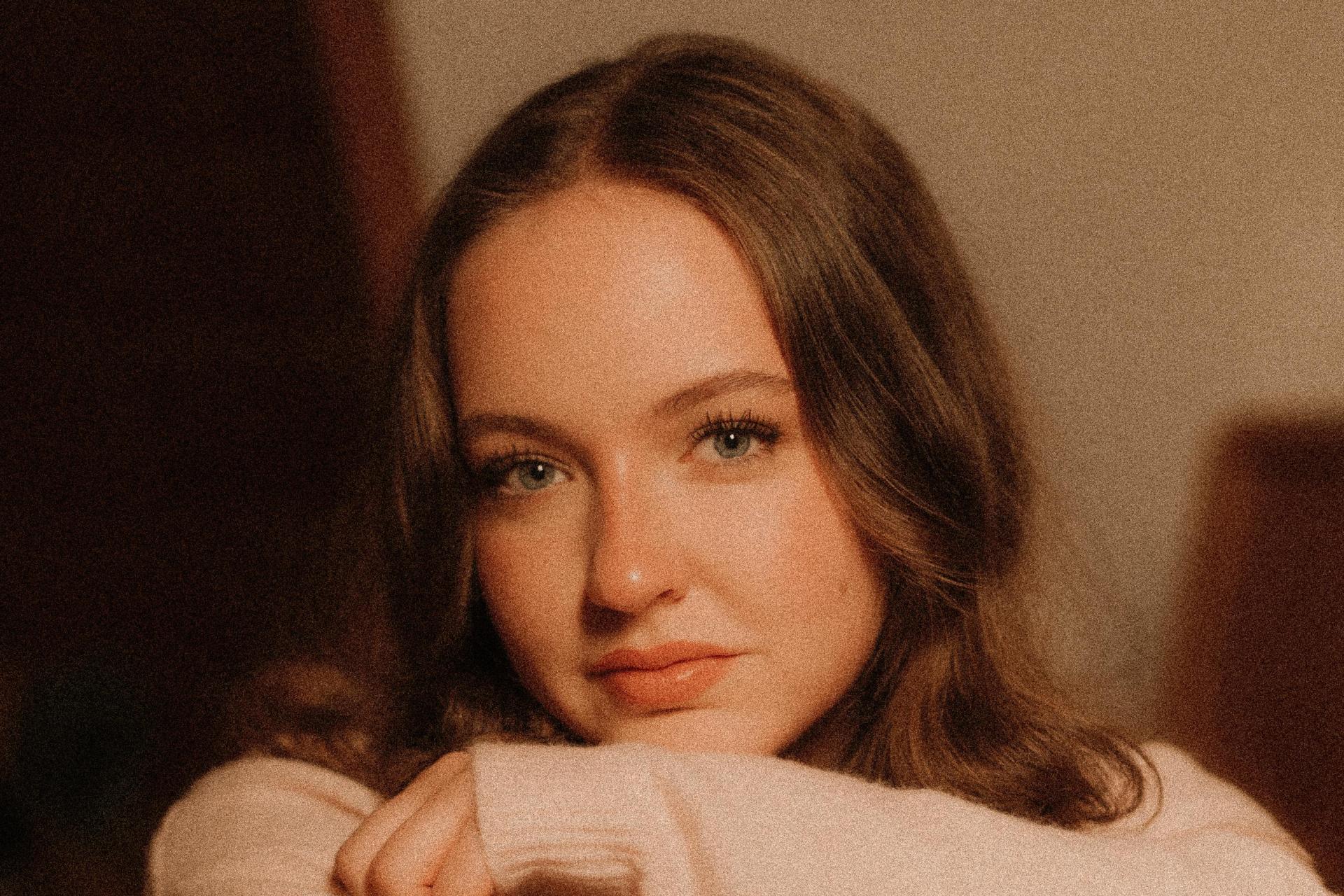 Anna Leanne aus Amberg veröffentlicht ihre Debüt-Single „Slow burn”. (Bild: Jacky Kannengießer)