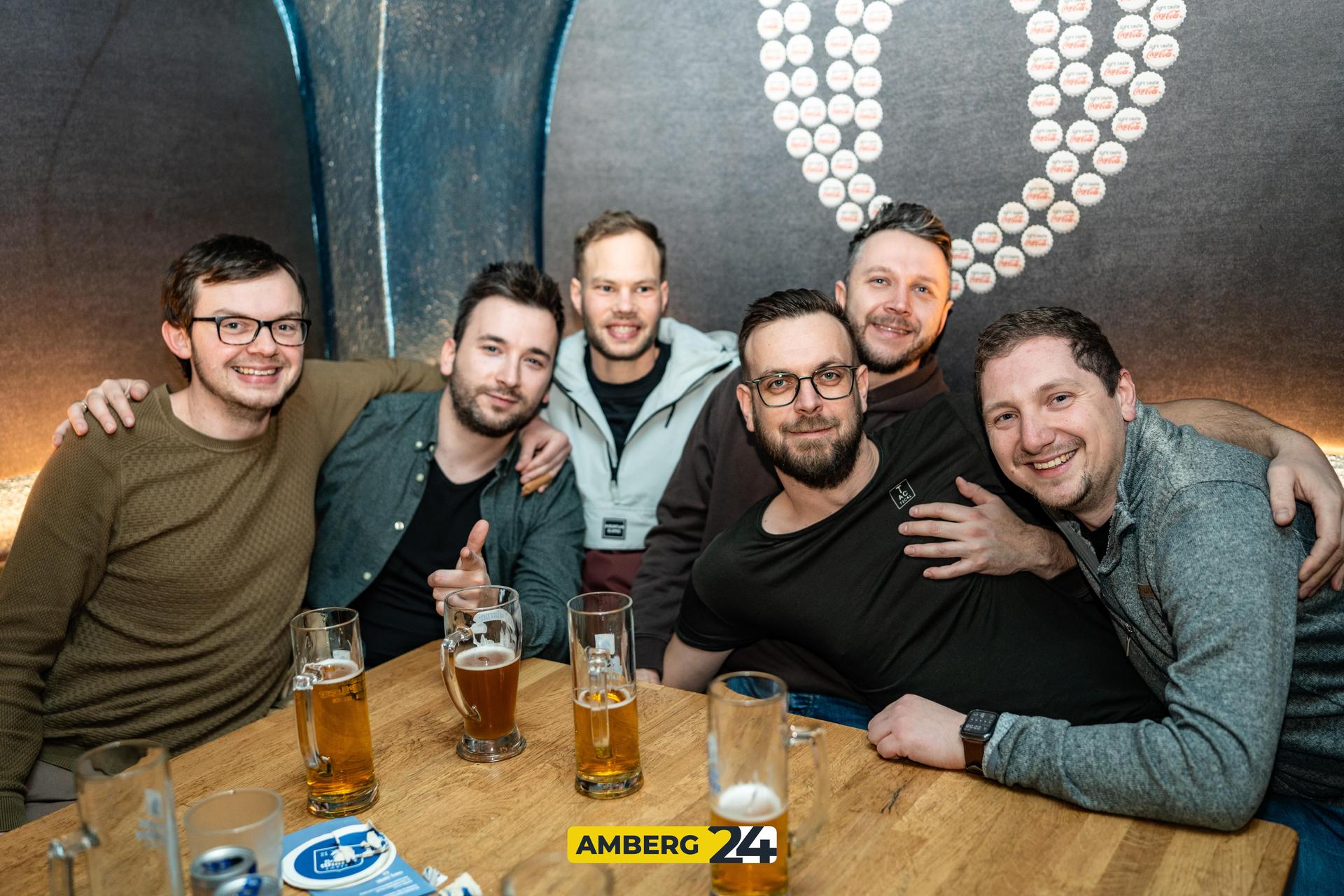 Die Fotos von Feiernden im Blauen Haus findet ihr auf Amberg24. Wir wünschen viel Spaß beim Durchklicken.  (Bild: Laura Kopold)