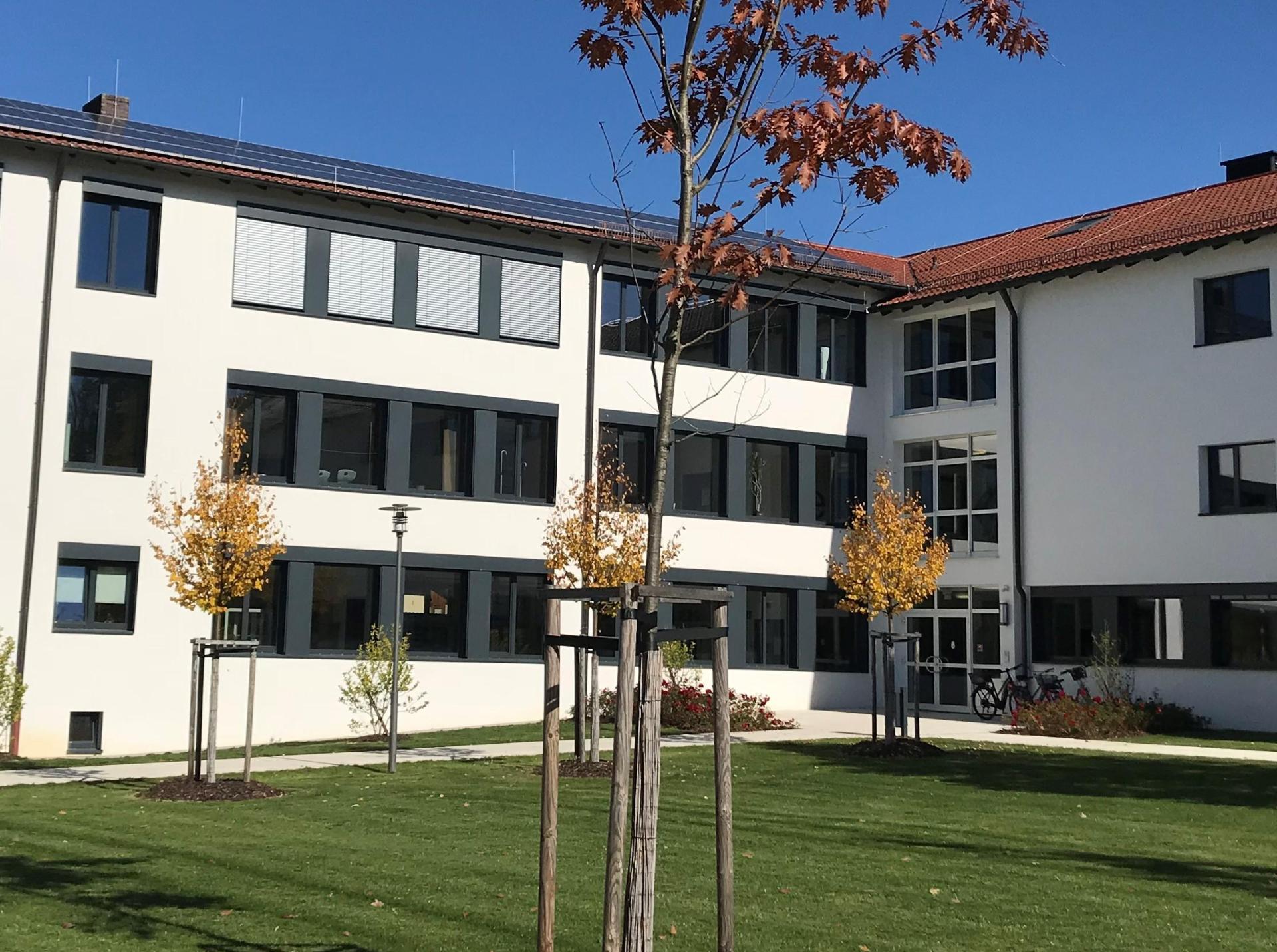 An der Vilsecker Schule tauchte die Amokdrohung in einer Kabine der Herrentoiletten auf. (Archivbild: Klaus Högl)