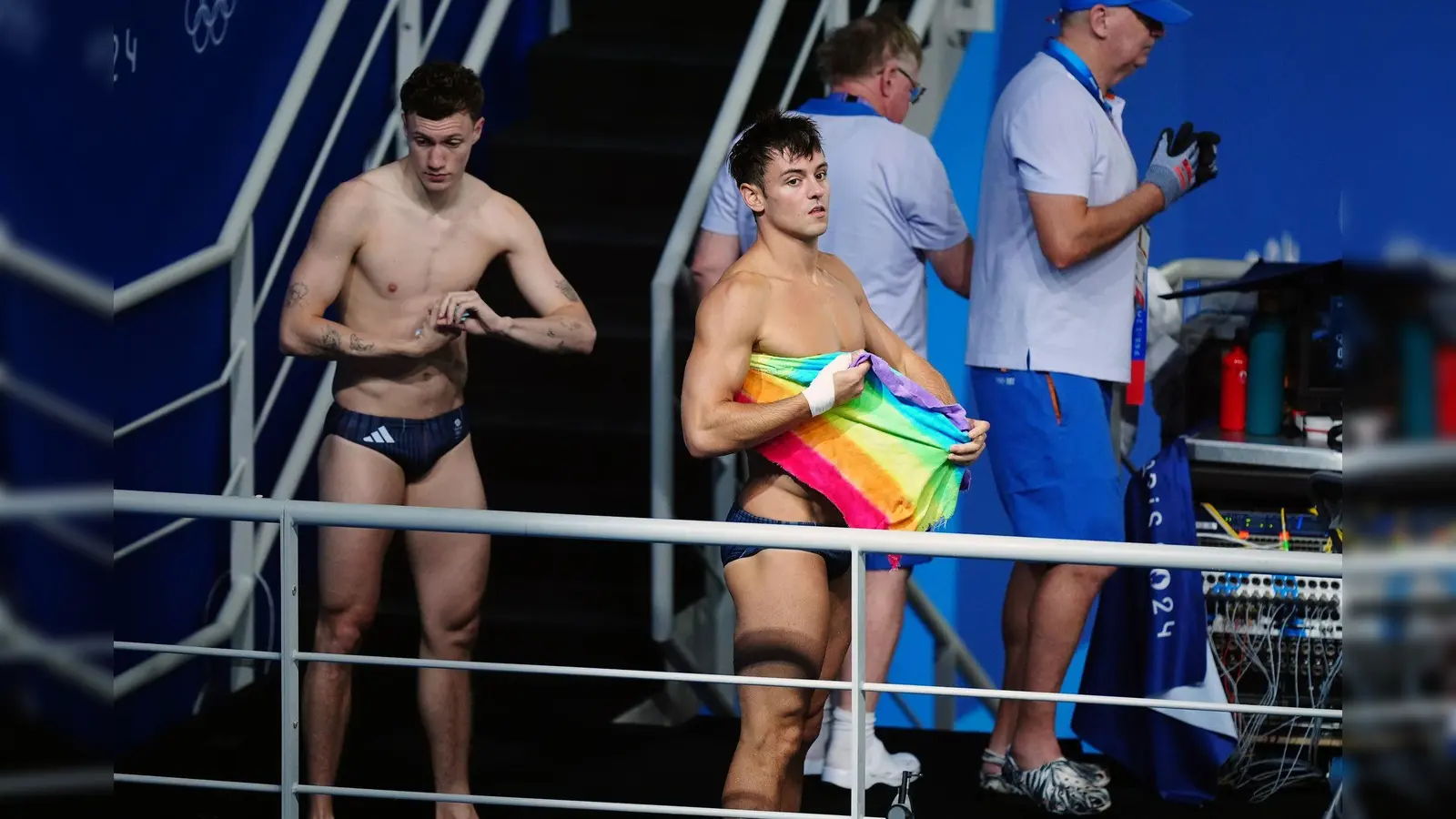 Wasserspringer Tom Daley (r) ist eine Ikone der LGBTQI+-Community. (Bild: Mike Egerton/PA Wire/dpa)