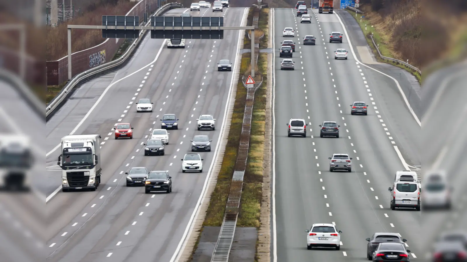 Mittelspurschleicher auf der Autobahn kennt jeder.  (Symbolbild: Thomas Banneyer)