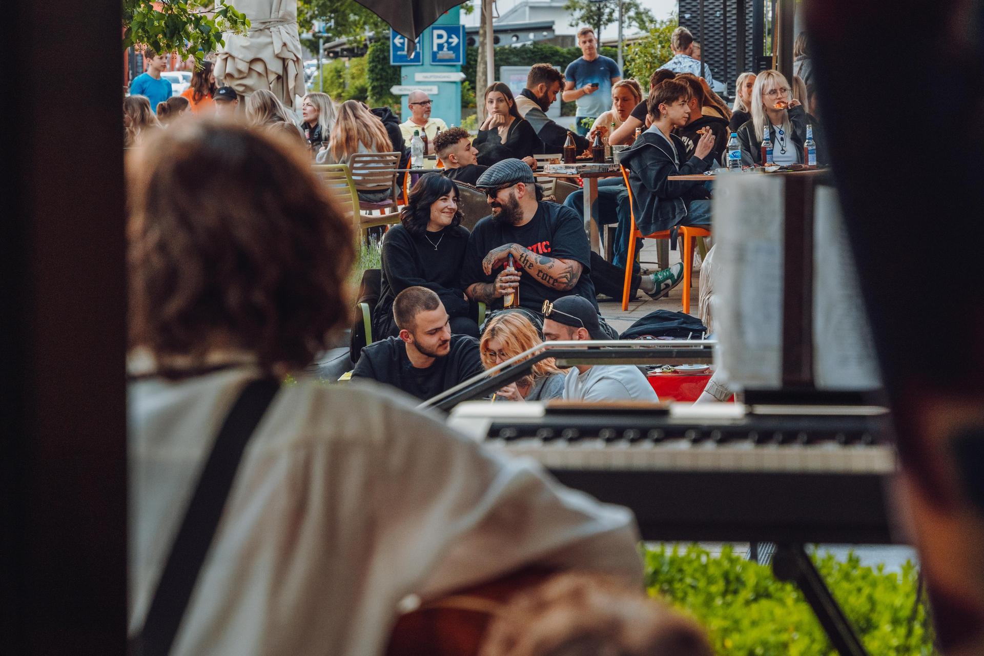 Beim Open Mic im Beanery zeigten Künstler*innen, was sie drauf haben. (Bild: Denise Helmschrott)