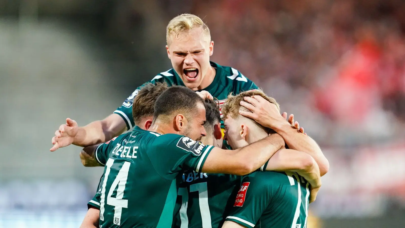 Jahn Regensburg hat den Aufstieg in die 2. Liga perfekt gemacht. (Bild: Uwe Anspach/dpa)