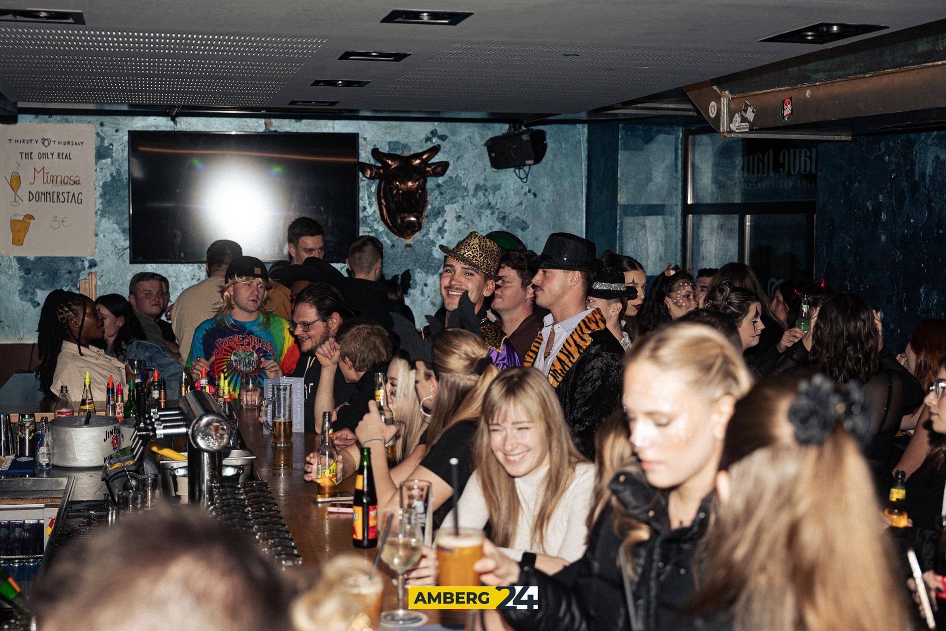 Im Blauen Haus sorgte der „American Halloween DJ” für einen grusligen Abend.  (Bild: David Mueller)