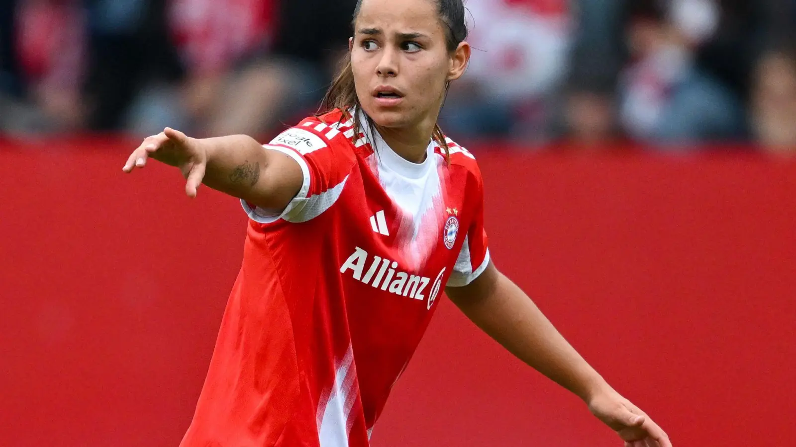 In den Testpartien gegen Real Madrid und Lyon dirigierte Oberdorf Mitte August schon fleißig, gegen RB Leipzig erzielte sie ihre ersten Liga-Tore für den FC Bayern.  (Bild: Sven Hoppe/dpa)