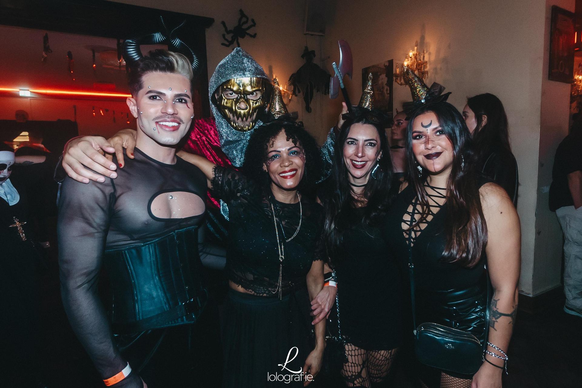 „Creepy Carneval” - das war das Motto der Halloween-Nacht im Casino. Und creepy waren auch viele der Partygäste mit ihren Verkleidungen. (Bild: Leonie Hartung)