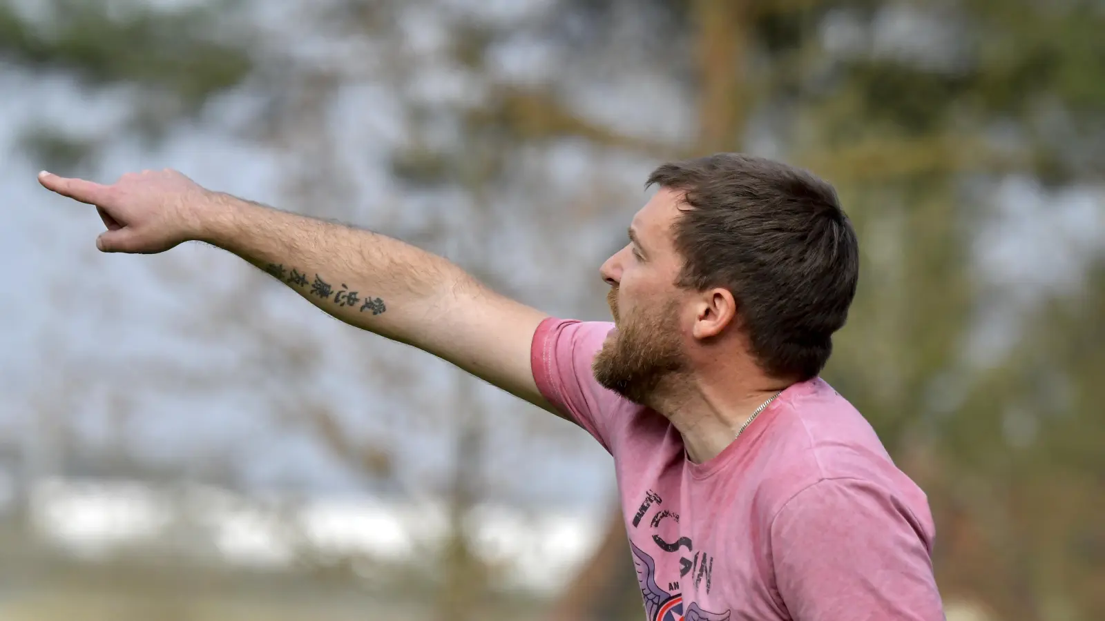 Simon Eisinger, Trainer der Bayernliga-Fußballerinnen des TSV Theuern, hat seinen Vertrag um ein Jahr verlängert. (Archivbild: Hubert Ziegler)