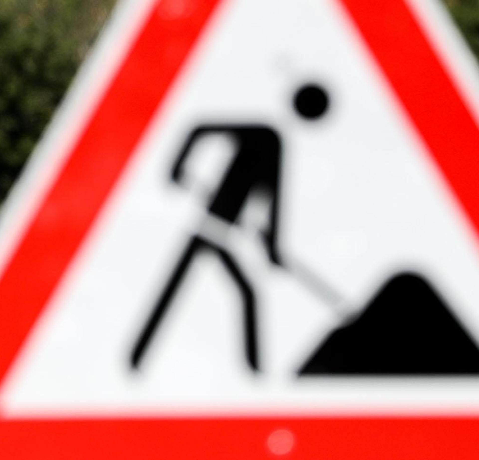 Die Kreisstraße zwischen Königstein und Pruppach ist ab Anfang September gesperrt.  (Symbolbild: Jan Woitas/dpa)