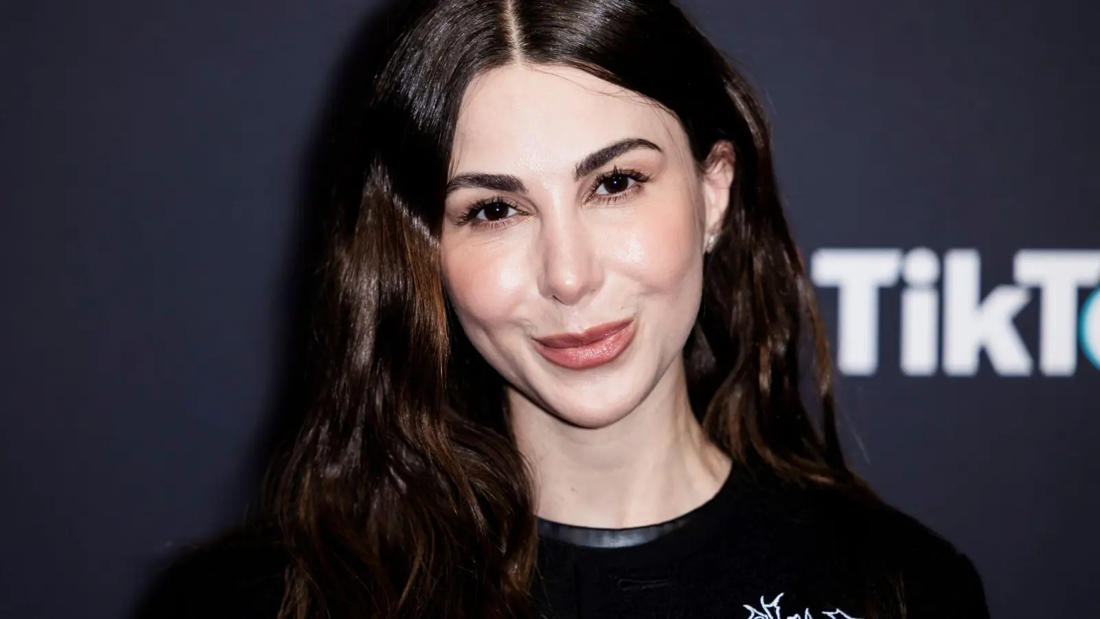 In den sozialen Netzwerken wird die Mutter Emi Arpa gerade angefeindet. (Archivbild)  (Bild: Christoph Soeder/dpa)