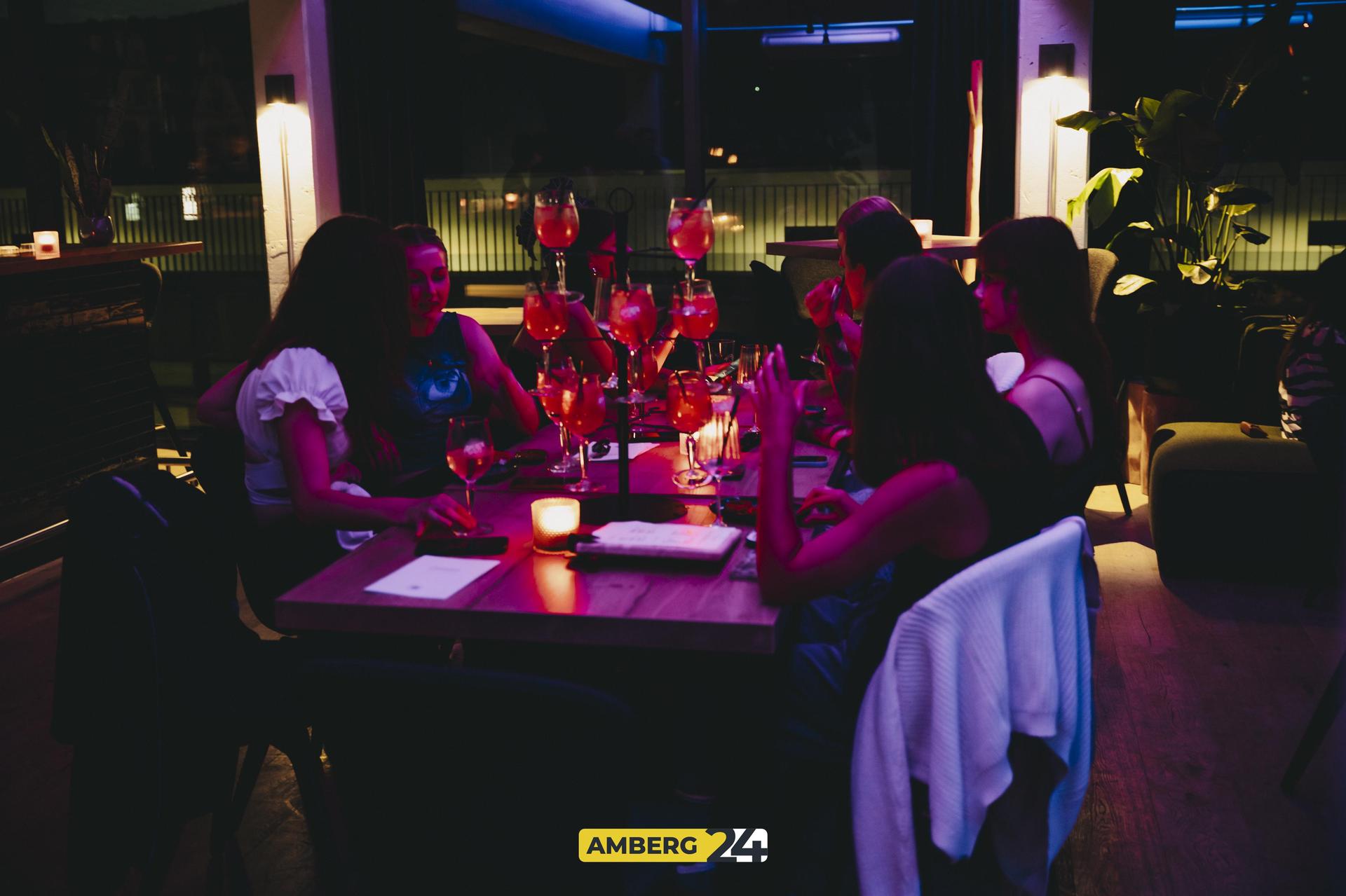 Sommer, Sonne, Saxophon – das gabs am Vorfeiertag in der Walküre Skybar. Ihr hattet Spaß, wir haben die Fotos von Fotografin Lolo. (Bild: Lolografie)