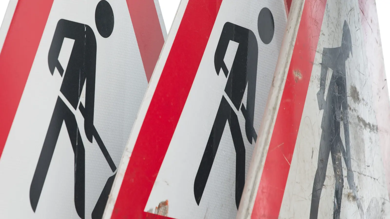 Wegen Bauarbeiten wird in Amberg der Fallweg gesperrt. (Symbolbild: Sebastian Kahnert/dpa)