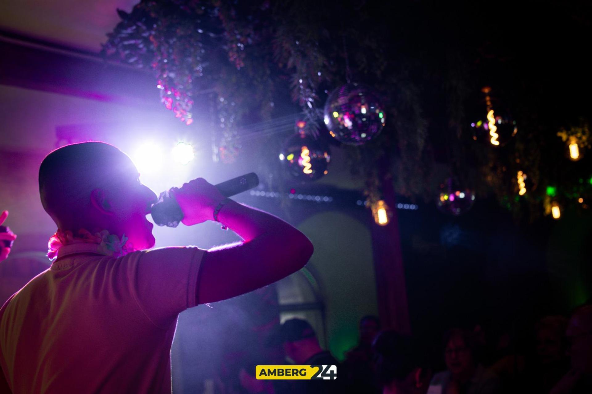 Die Bilder vom Karaoke im Herzog. (Bild: Julia Bär)