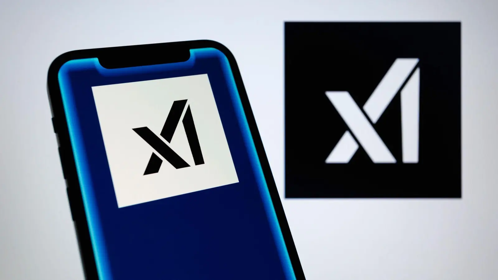 X-Nutzer können Grok bislang dazu auffordern, freizügige Bilder von Menschen zu generieren - auch von Kindern. (Symbolbild) (Bild: Andre M. Chang/ZUMA Press Wire/dpa)