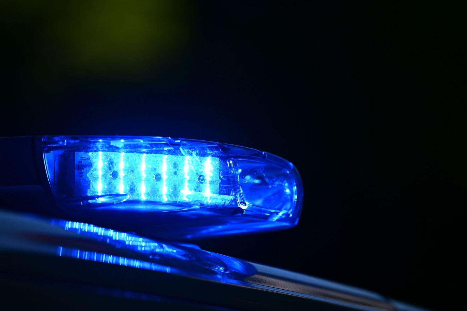 Die Polizei bat Zeuginnen und Zeugen um Hinweise. (Symbolbild) (Bild: Markus Lenhardt/dpa)