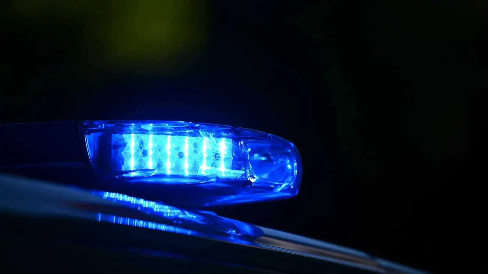 Die Polizei bat Zeuginnen und Zeugen um Hinweise. (Symbolbild) (Bild: Markus Lenhardt/dpa)