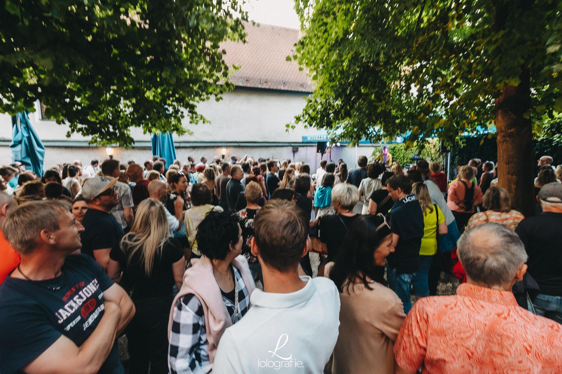 Johnny Gold auf dem Amberger Altstadtfest im Winkler Biergarten. (Bild: Lolografie)