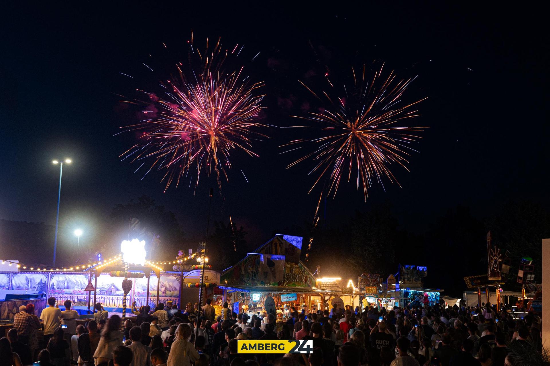 Am zweiten Dult-Freitag haben die „Bärntreiber” mit euch Party gemacht. Fotograf David war für uns unterwegs und hat die Stimmung festgehalten. (Bild: David Mueller)
