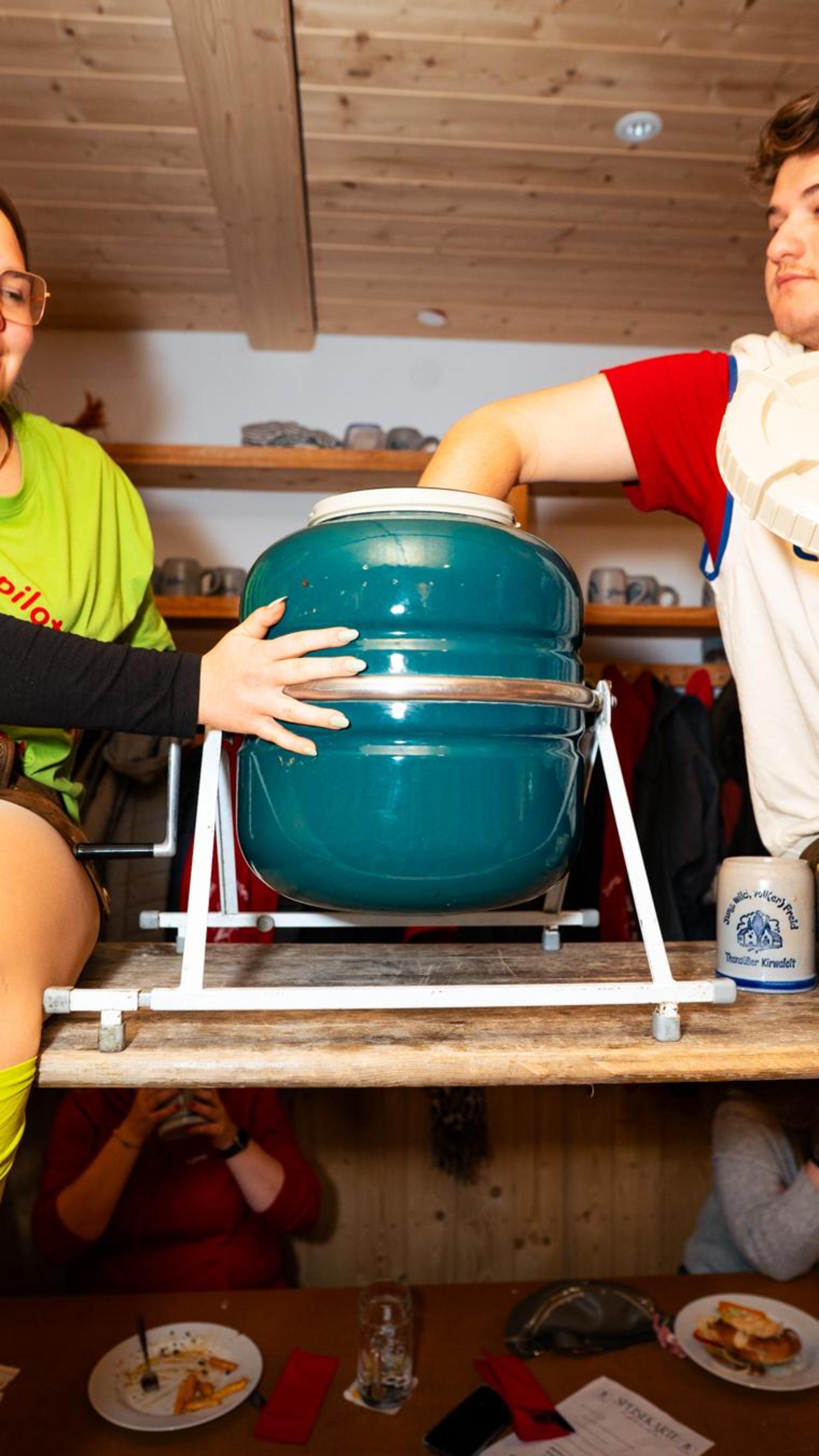 Endspurt bei der Thansüßer Kirwa am Montag.  (Bild: Hannes Stock)