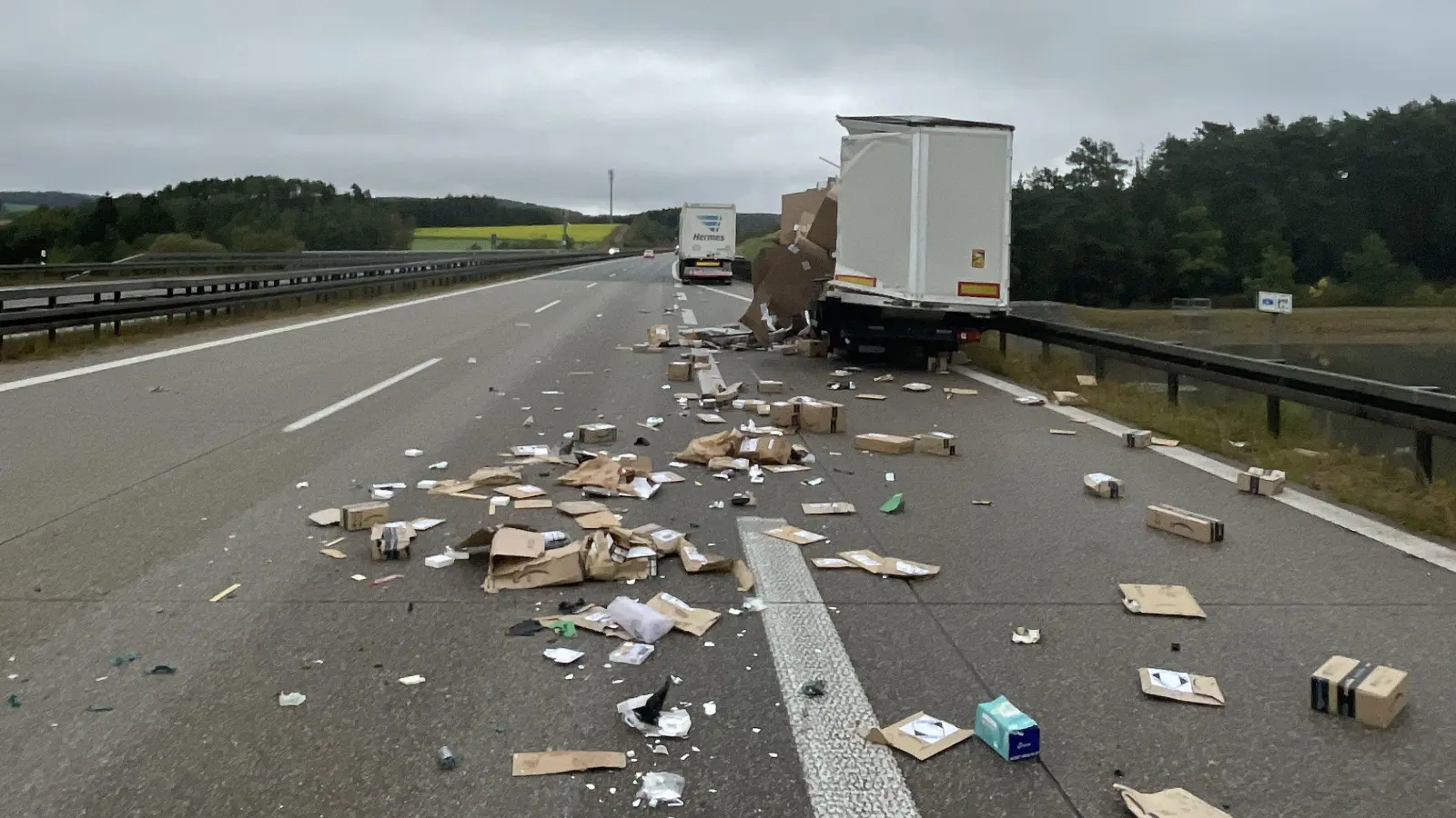 Unfall auf der A 6 bei Schmidgaden.  (Bild: Verkehrspolizei Amberg)