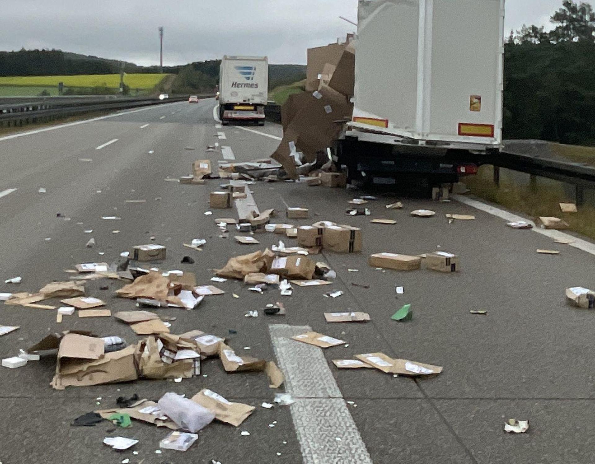 Unfall auf der A 6 bei Schmidgaden.  (Bild: Verkehrspolizei Amberg)