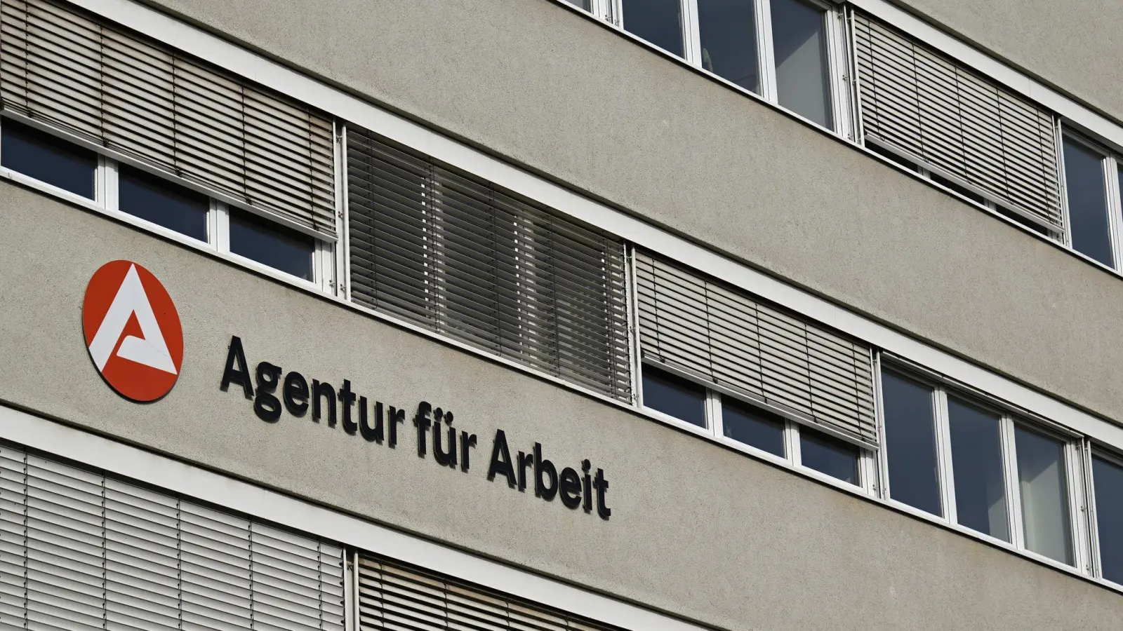 Viele junge Erwachsene haben keinen Berufsabschluss und damit schlechte Chancen auf dem Arbeitsmarkt. (Bild: Martin Schutt/dpa)