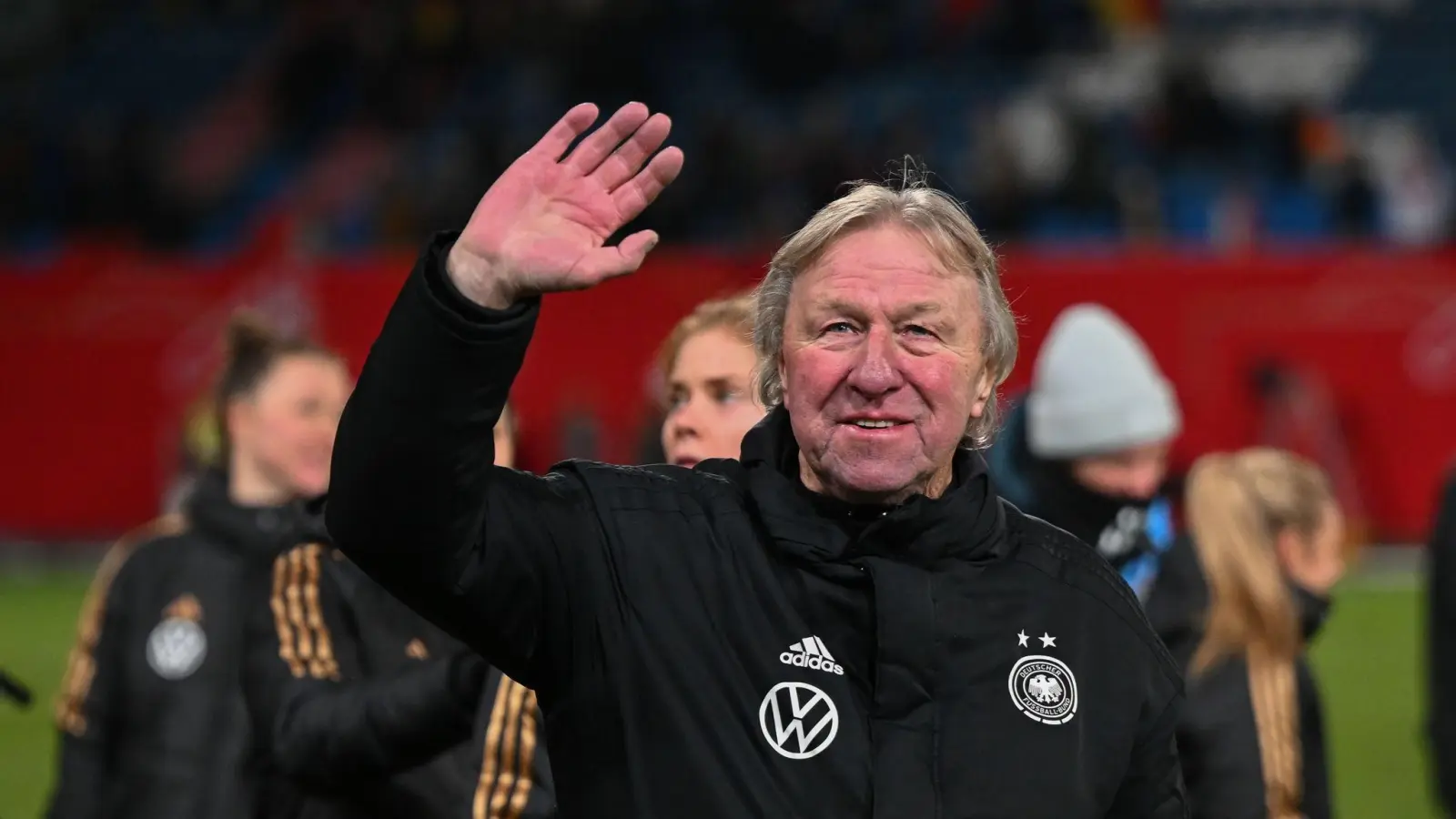Horst Hrubesch bleibt vorerst Interims-Bundestrainer der deutschen Fußballerinnen. (Bild: Sebastian Christoph Gollnow/dpa)