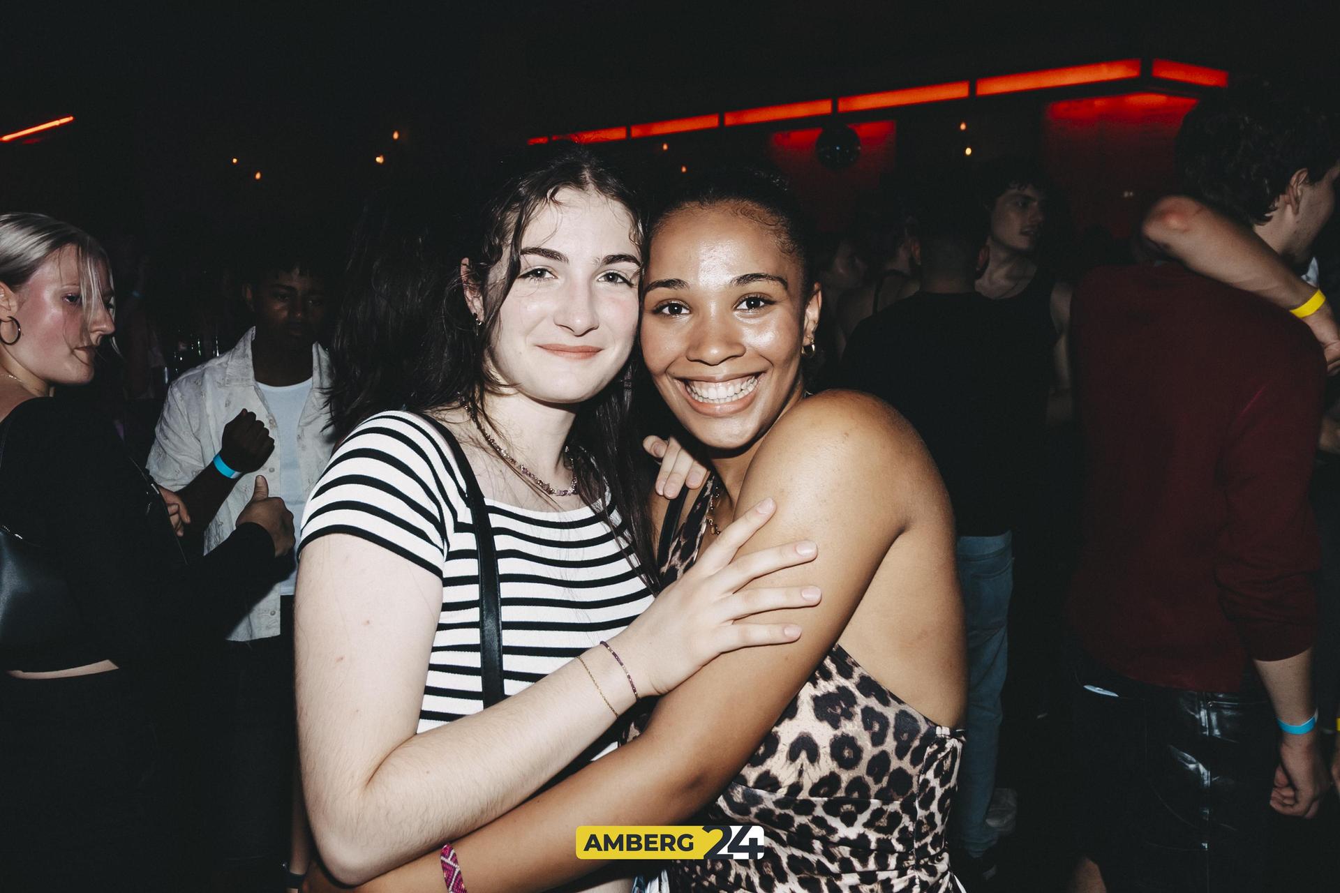 Die Bilder von der School is Over-Party im Casino (Bild: Lolografie)